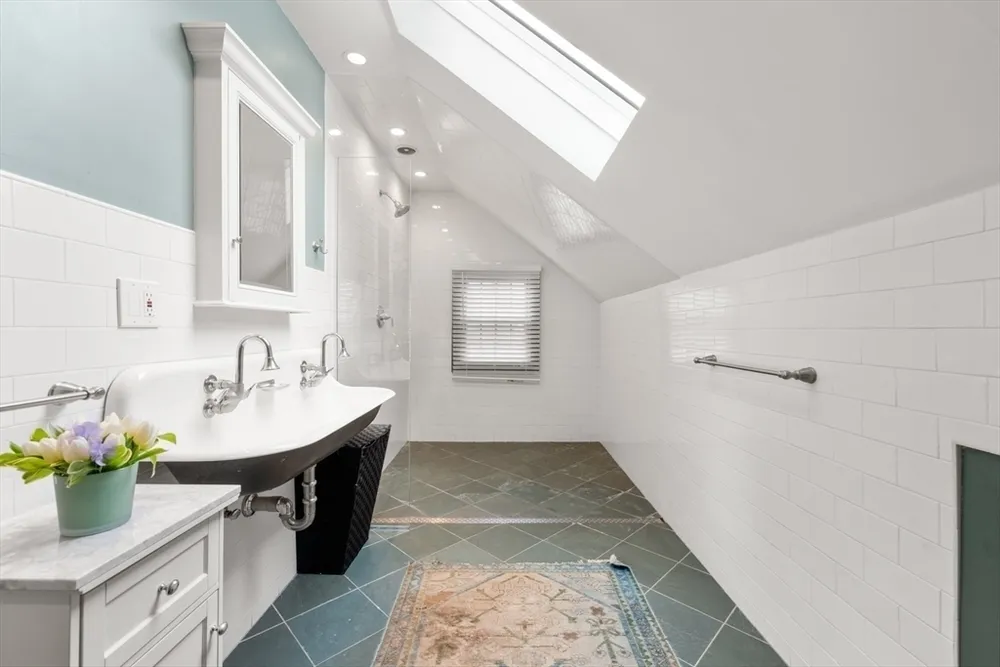 41 Longmeadow Rd, Wellesley, MA 02482