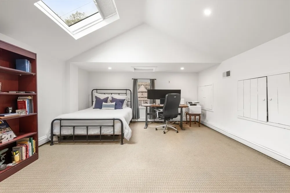 41 Longmeadow Rd, Wellesley, MA 02482