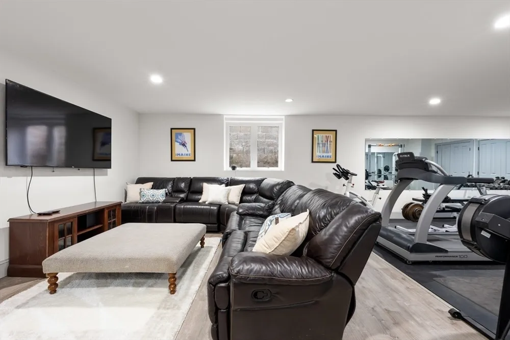41 Longmeadow Rd, Wellesley, MA 02482