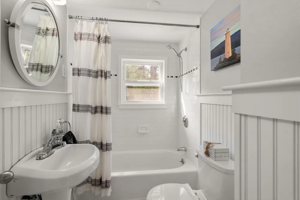 15 Marie St, Tewksbury, MA 01876