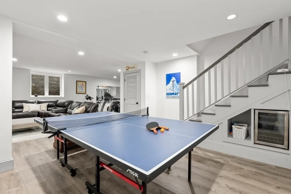 41 Longmeadow Rd, Wellesley, MA 02482