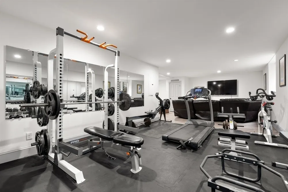 41 Longmeadow Rd, Wellesley, MA 02482