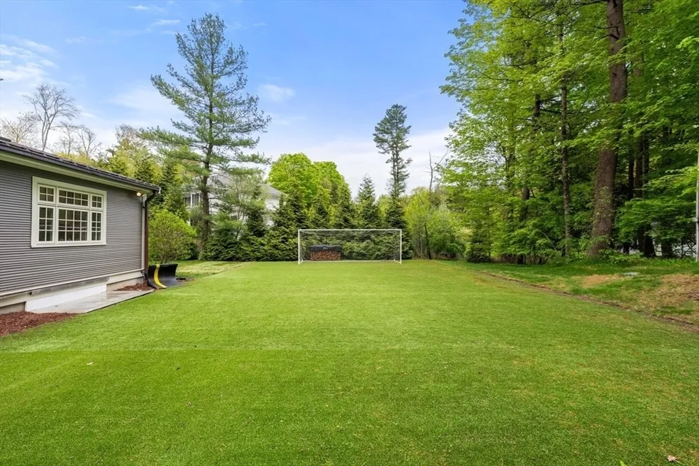 41 Longmeadow Rd, Wellesley, MA 02482