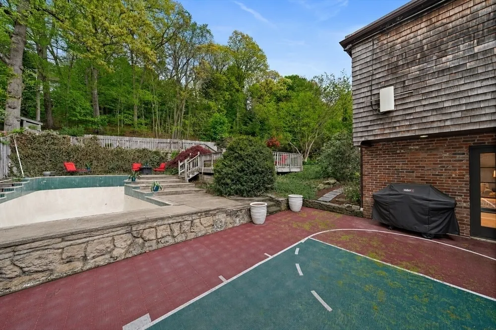 72 Beverly Rd, Brookline, MA 02467