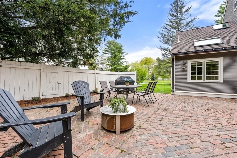 41 Longmeadow Rd, Wellesley, MA 02482