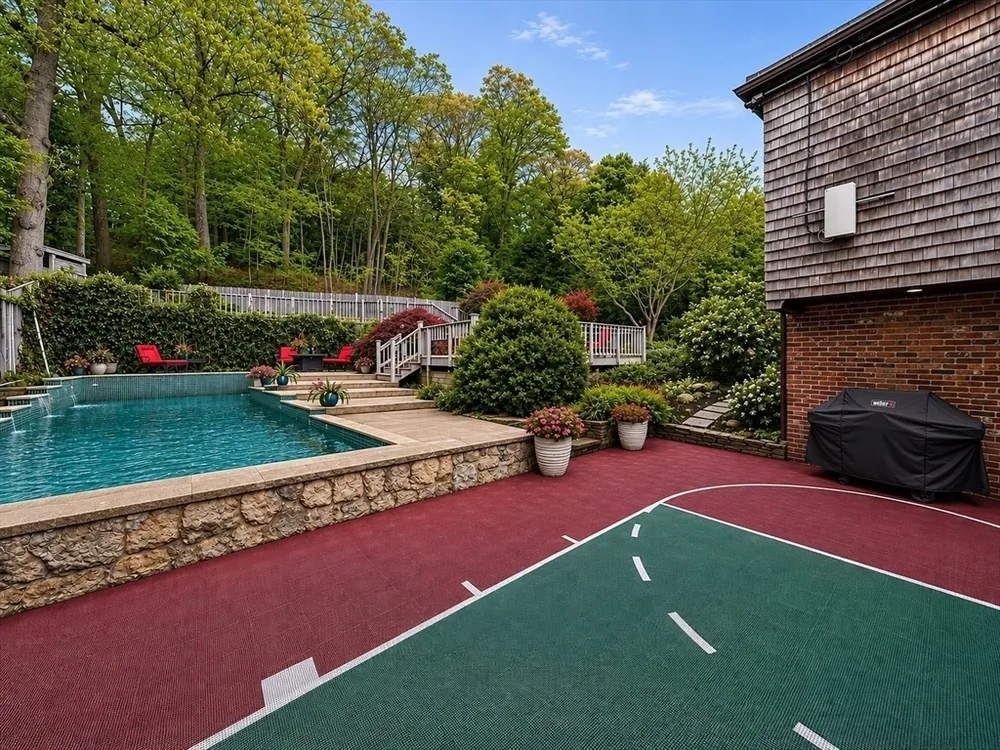 72 Beverly Rd, Brookline, MA 02467