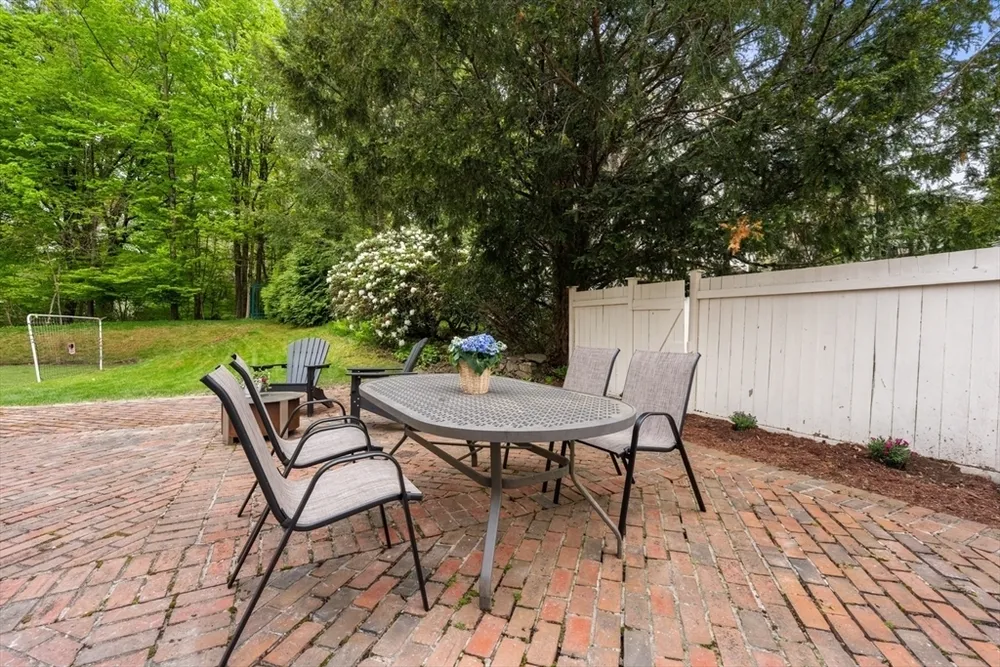 41 Longmeadow Rd, Wellesley, MA 02482