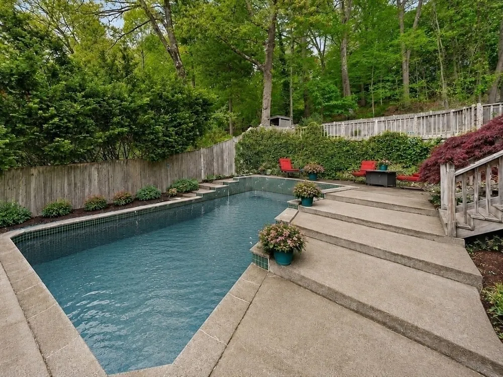 72 Beverly Rd, Brookline, MA 02467