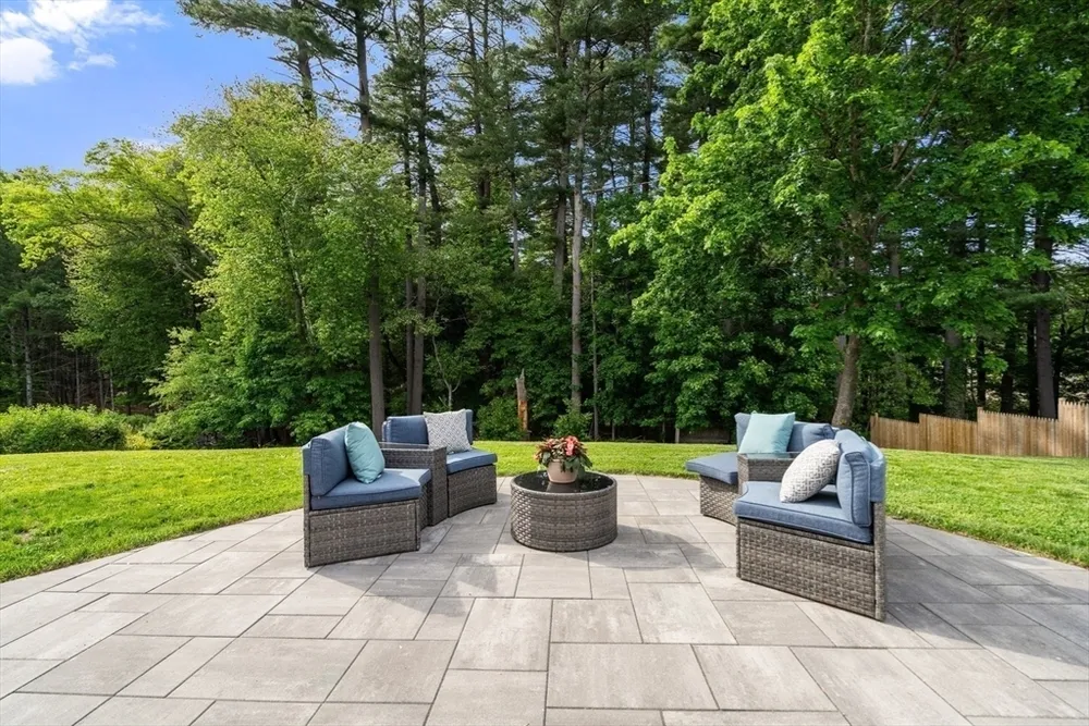 15 Marie St, Tewksbury, MA 01876
