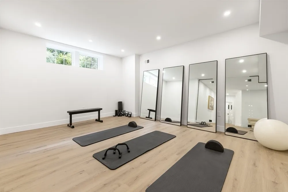 101 Alban Rd, Newton, MA 02468