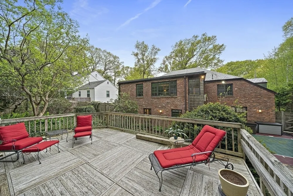 72 Beverly Rd, Brookline, MA 02467