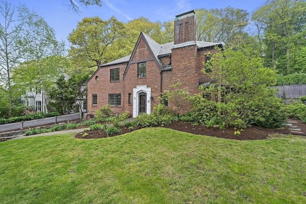 72 Beverly Rd, Brookline, MA 02467