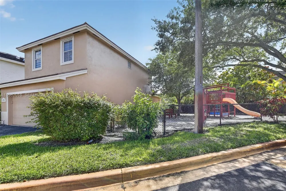 6955 SW 148th Ln, Davie, FL 33331