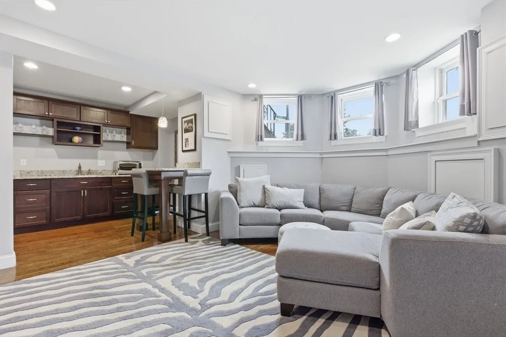 419 Main St, Boston, MA 02129