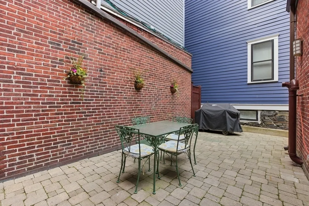 419 Main St, Boston, MA 02129
