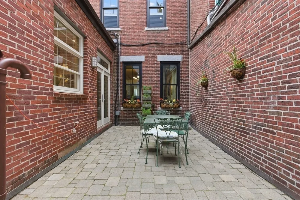 419 Main St, Boston, MA 02129