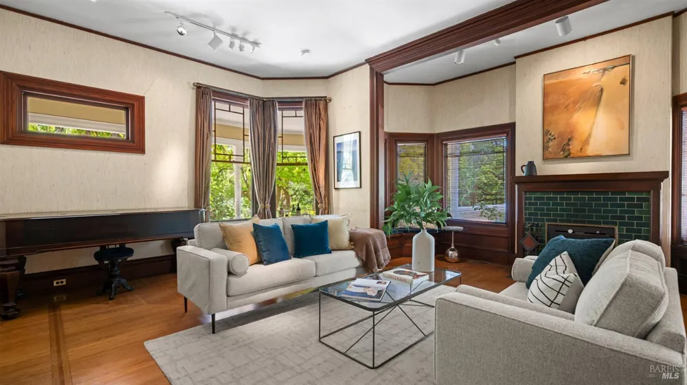 27 Quarry Rd, San Rafael, CA 94901
