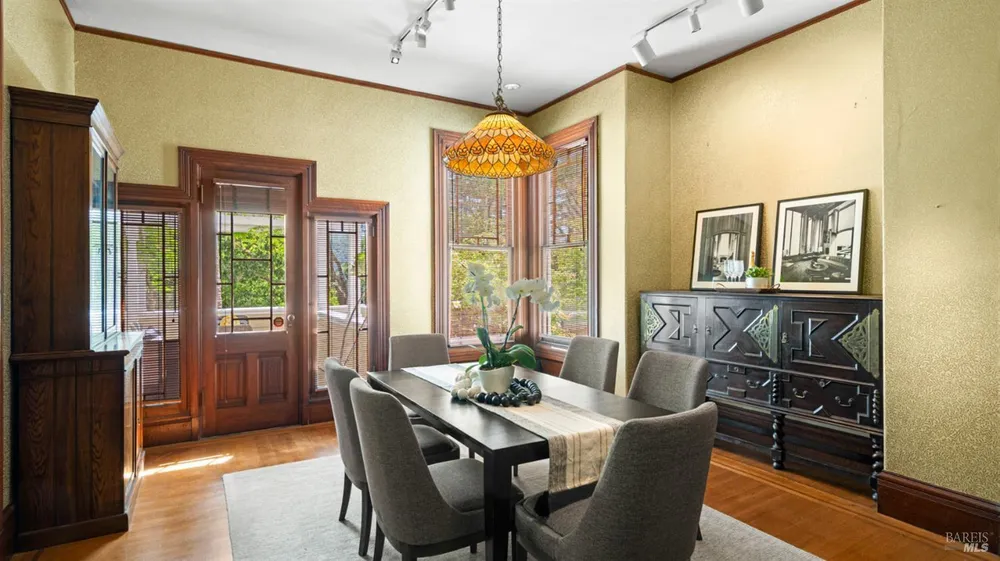 27 Quarry Rd, San Rafael, CA 94901