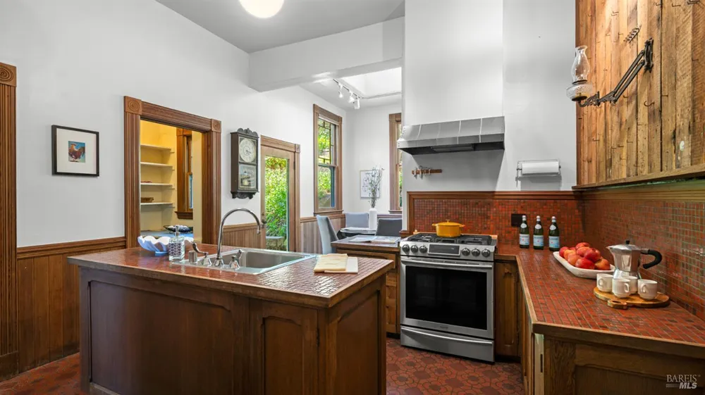 27 Quarry Rd, San Rafael, CA 94901