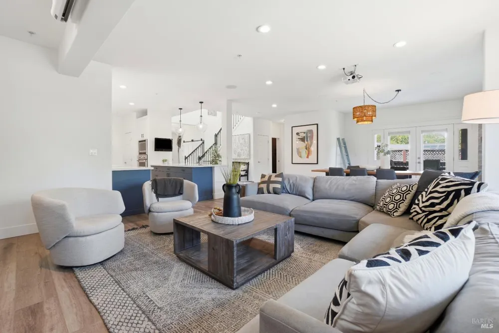 312 Corrillo Dr, San Rafael, CA 94903