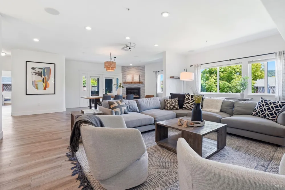 312 Corrillo Dr, San Rafael, CA 94903