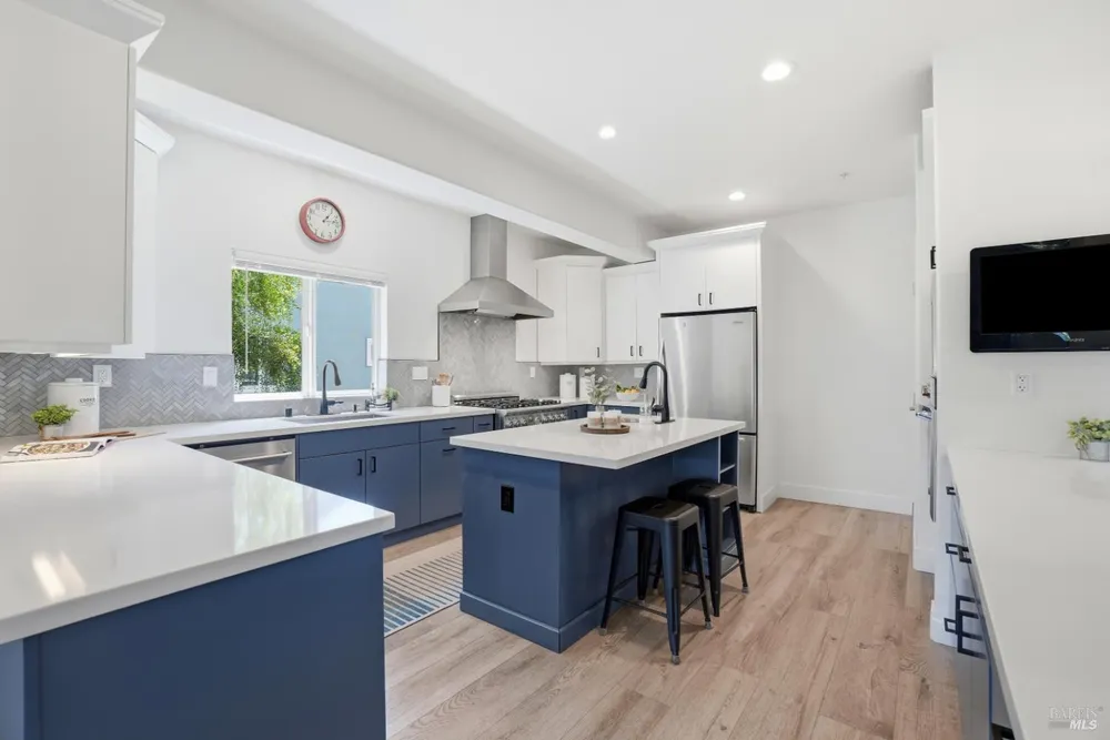 312 Corrillo Dr, San Rafael, CA 94903