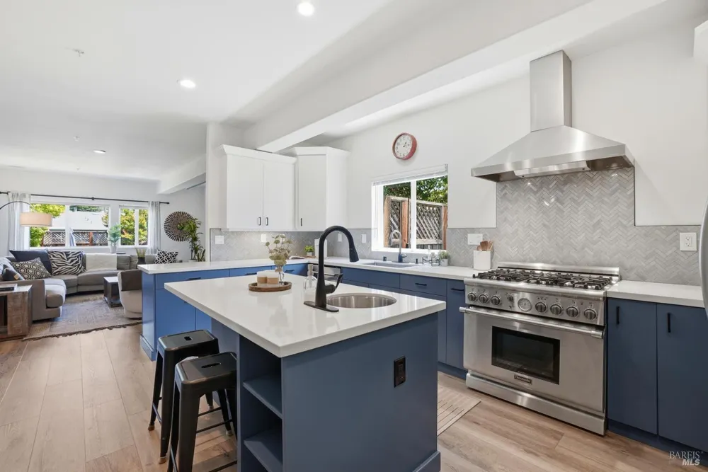 312 Corrillo Dr, San Rafael, CA 94903