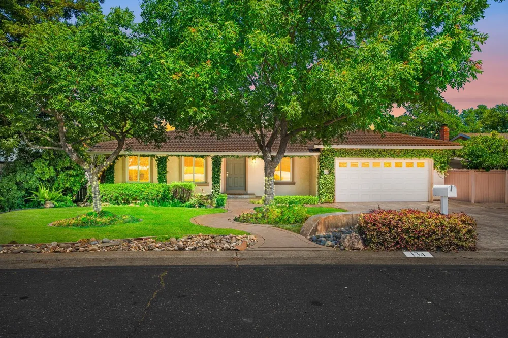 134 Canyon Rim Dr, Folsom, CA 95630