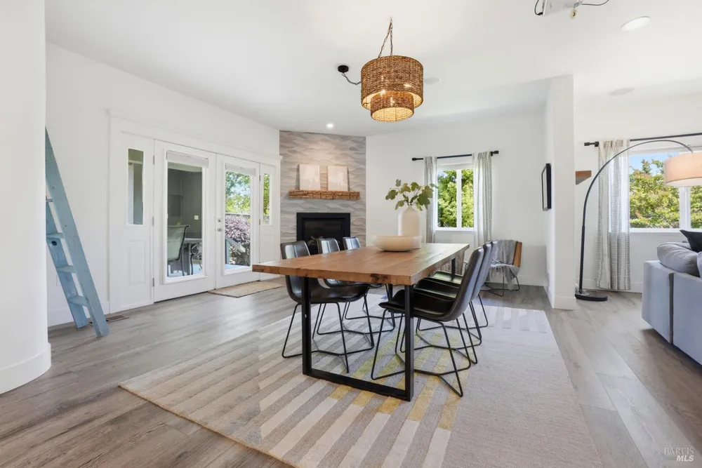 312 Corrillo Dr, San Rafael, CA 94903
