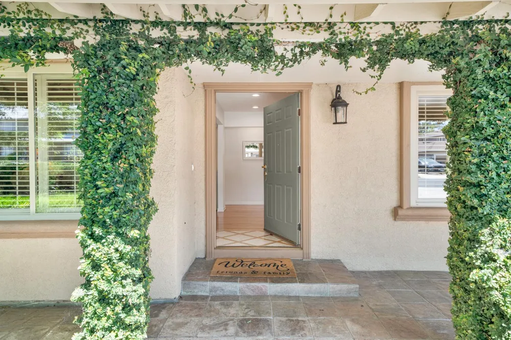134 Canyon Rim Dr, Folsom, CA 95630