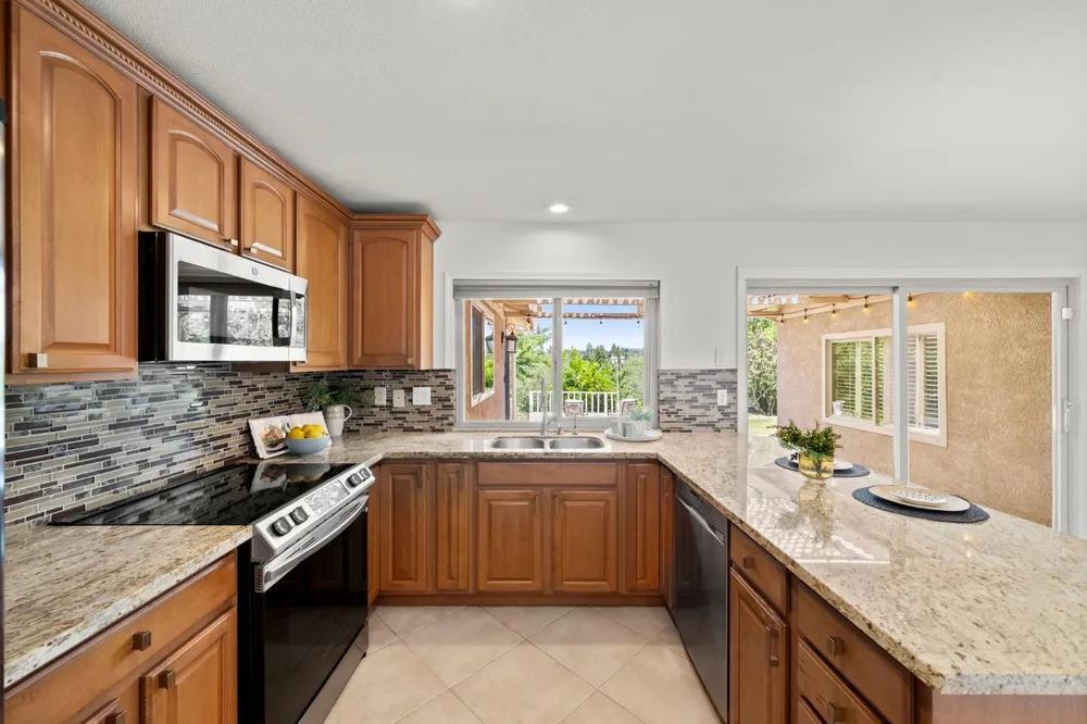 134 Canyon Rim Dr, Folsom, CA 95630