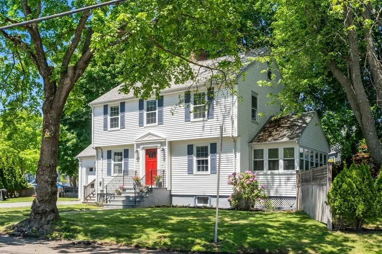 136 Alexander Ave, Belmont, MA 02478