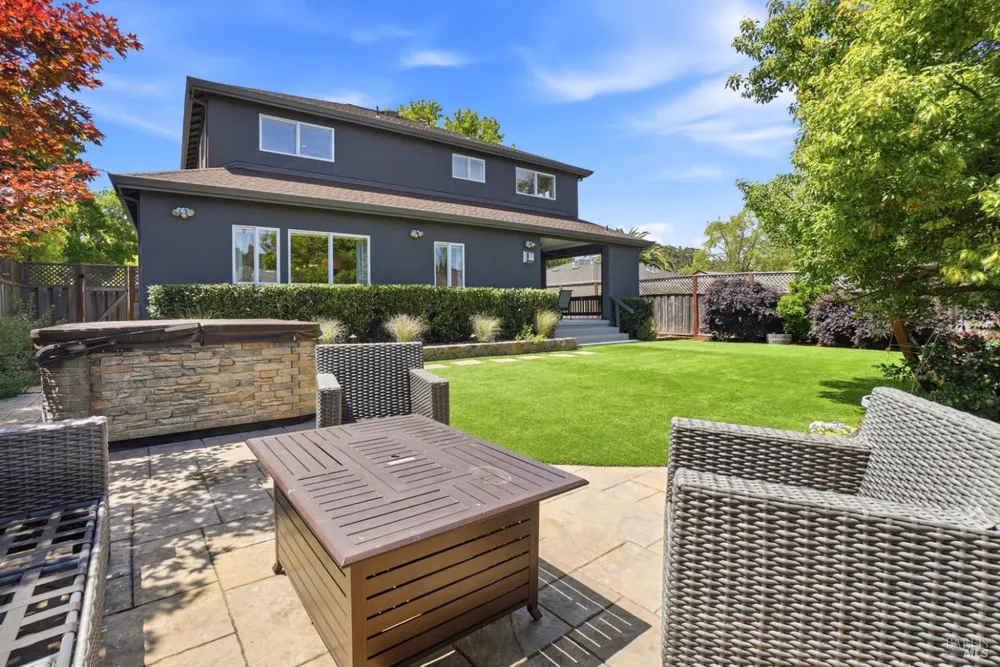 312 Corrillo Dr, San Rafael, CA 94903