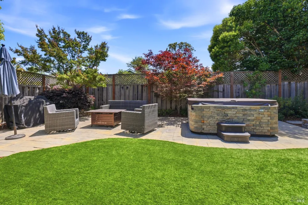 312 Corrillo Dr, San Rafael, CA 94903