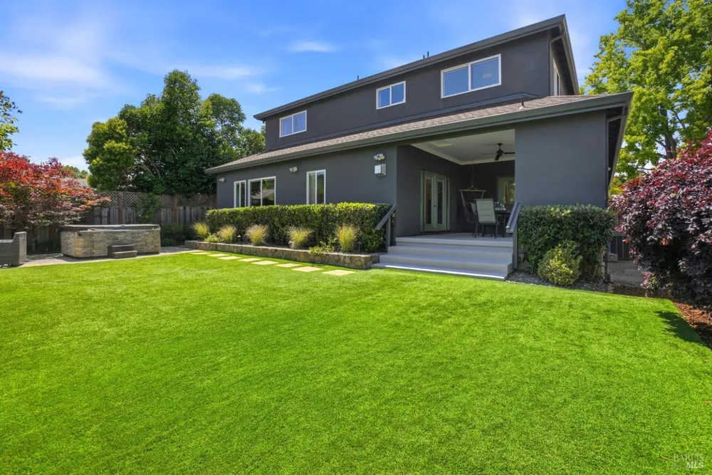312 Corrillo Dr, San Rafael, CA 94903