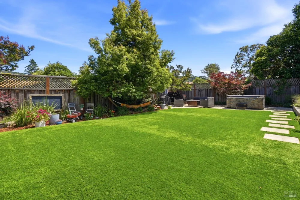 312 Corrillo Dr, San Rafael, CA 94903