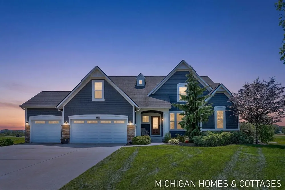4401 Grand Pt, Holland, MI 49424