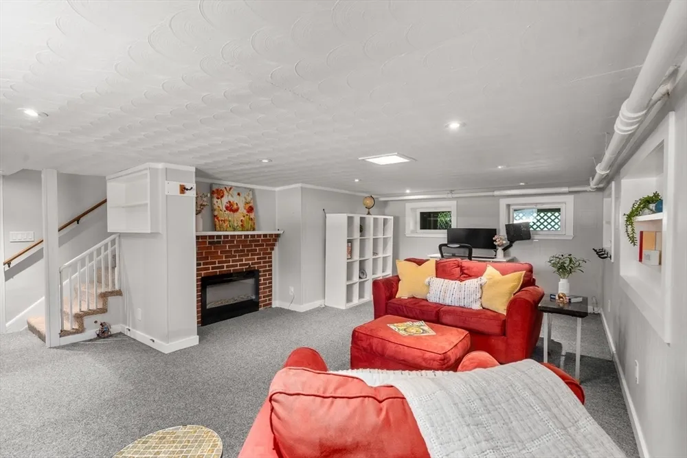 136 Alexander Ave, Belmont, MA 02478