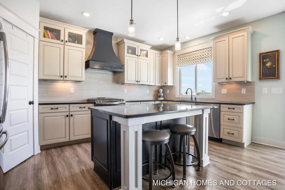 4401 Grand Pt, Holland, MI 49424