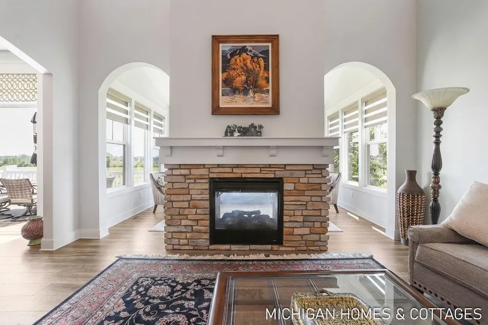 4401 Grand Pt, Holland, MI 49424