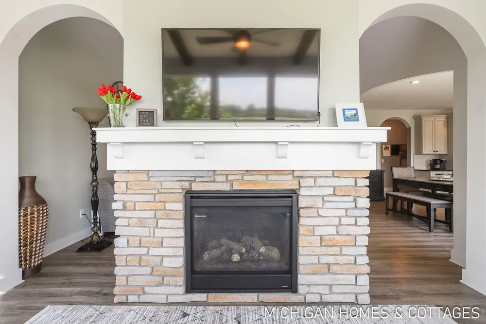 4401 Grand Pt, Holland, MI 49424