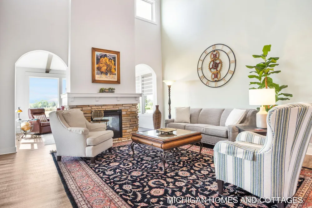 4401 Grand Pt, Holland, MI 49424