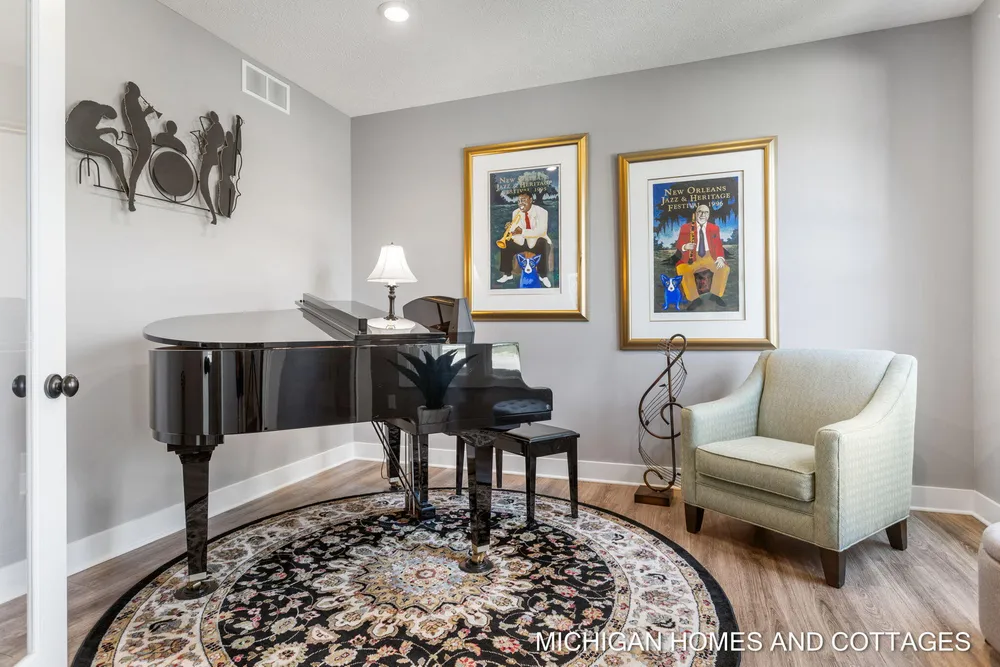 4401 Grand Pt, Holland, MI 49424