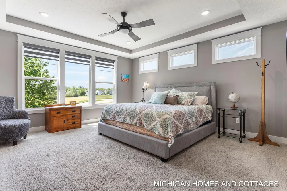 4401 Grand Pt, Holland, MI 49424