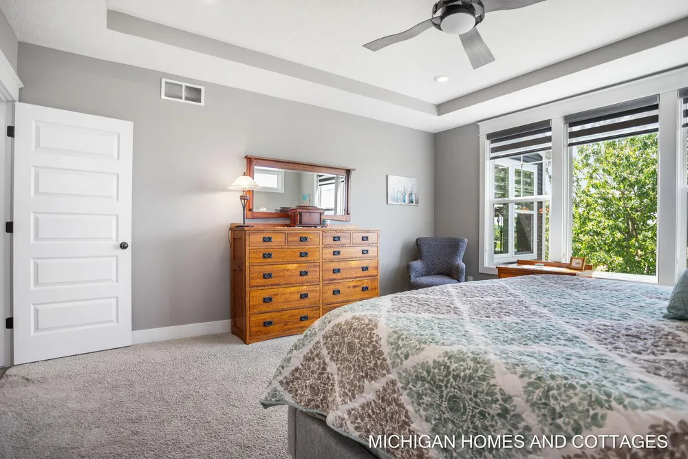 4401 Grand Pt, Holland, MI 49424