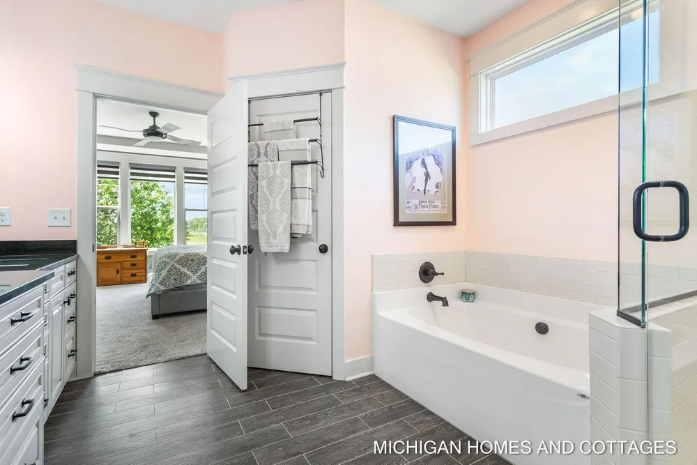 4401 Grand Pt, Holland, MI 49424