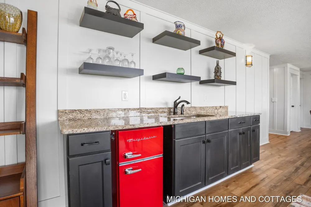 4401 Grand Pt, Holland, MI 49424
