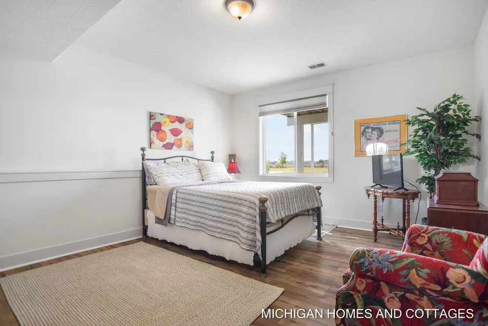 4401 Grand Pt, Holland, MI 49424