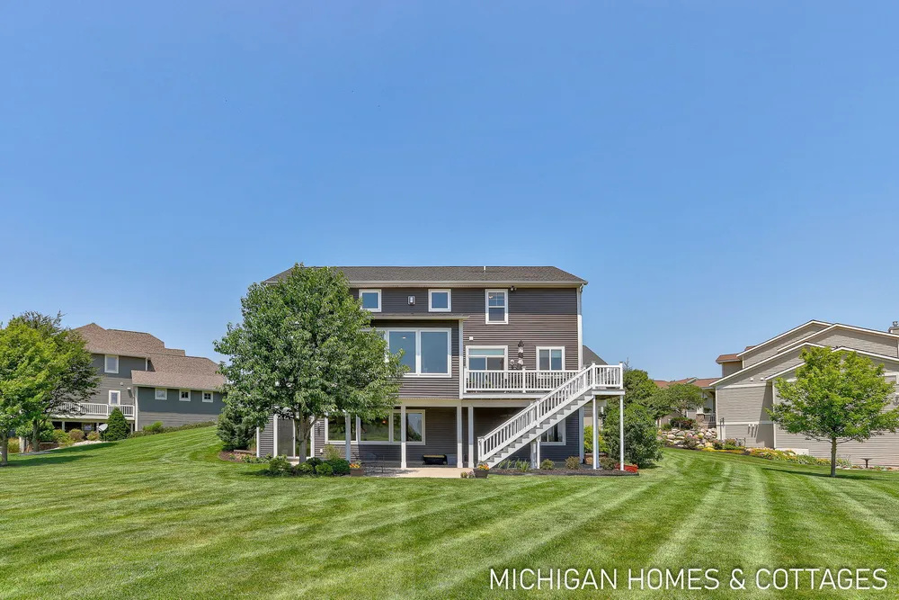 4401 Grand Pt, Holland, MI 49424