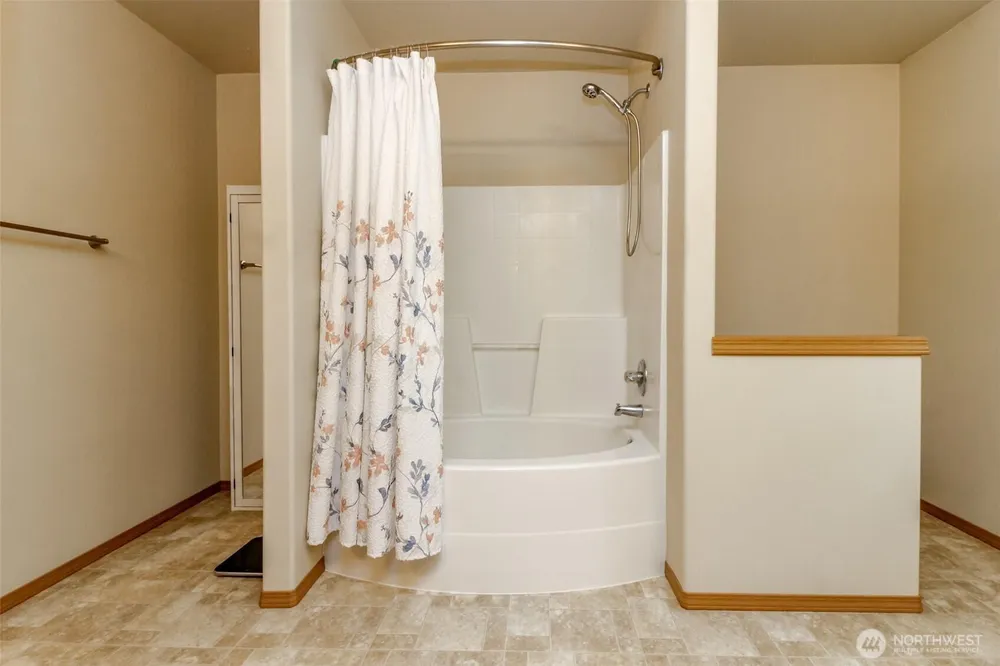 21648 SE 297th Terrace, Kent, WA 98042